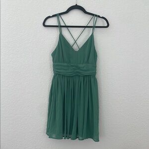 Elegant Green Flowy Strappy Sleeveless Dress